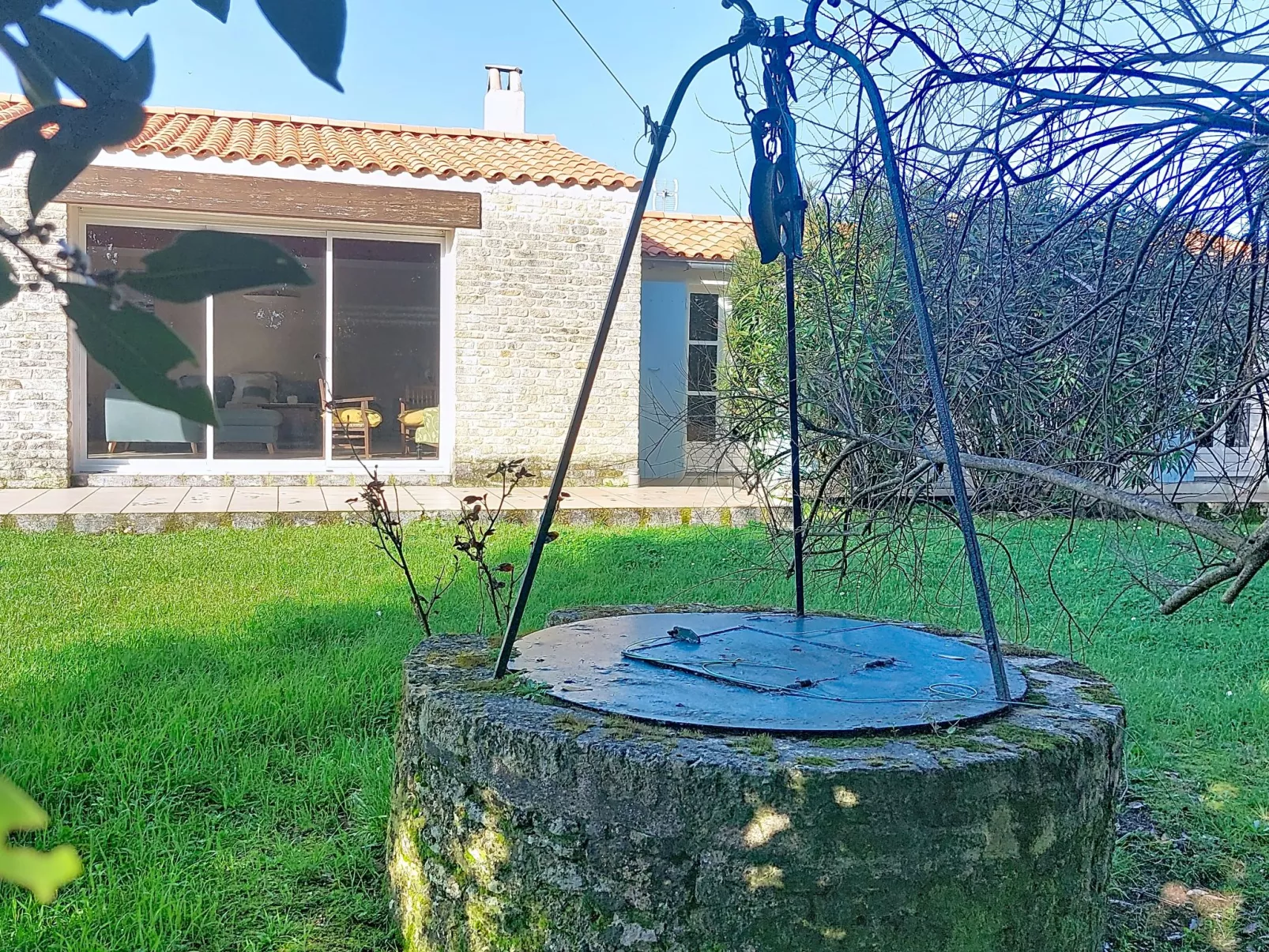 Le Château 3 - Buiten