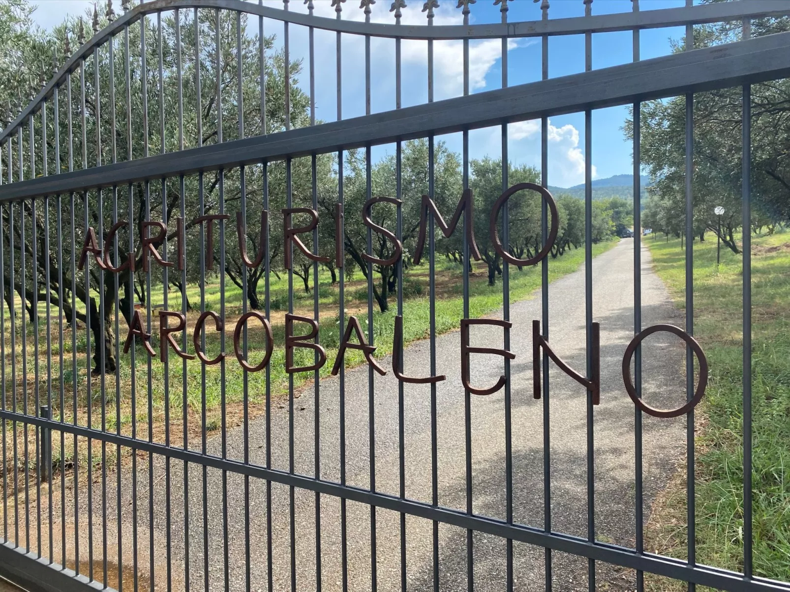 Landgut mit Blick auf das Wasser - Image-tags.info