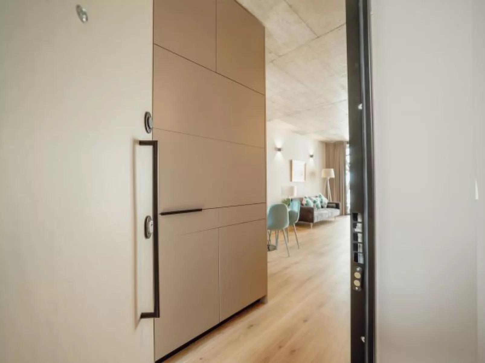 CITY CENTER PREMIUM with GARAGE by VACATIONY - Binnen