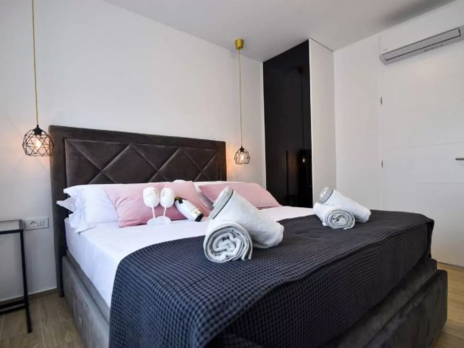 Villa La Perla Apt 4, 4+2 with heated rooftop pool - Image-tags.info