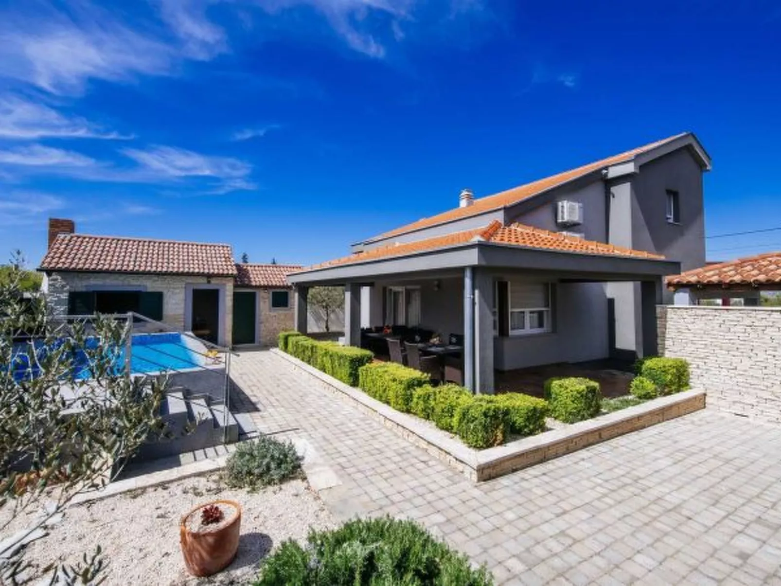 Villa Enna with heated pool - Image-tags.info