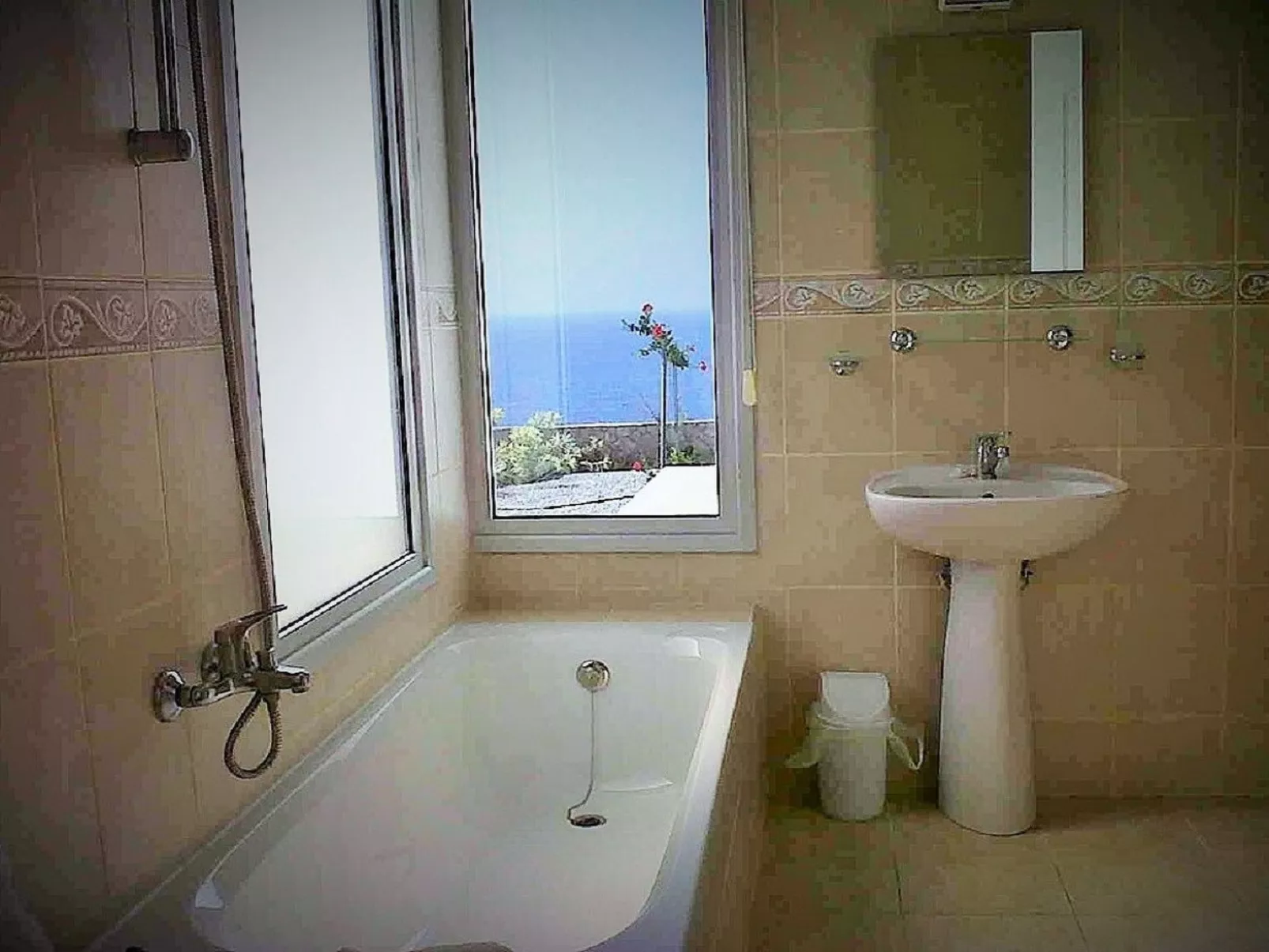 Ferienvilla mit Infinity Pool - Image-tags.info