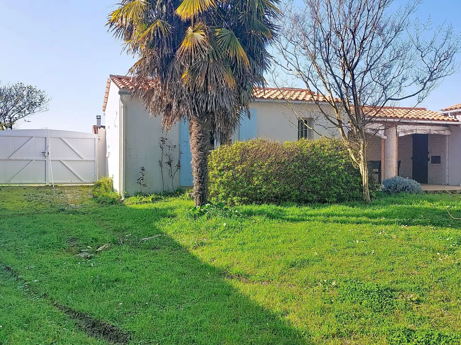 Le Château 3 - Buiten