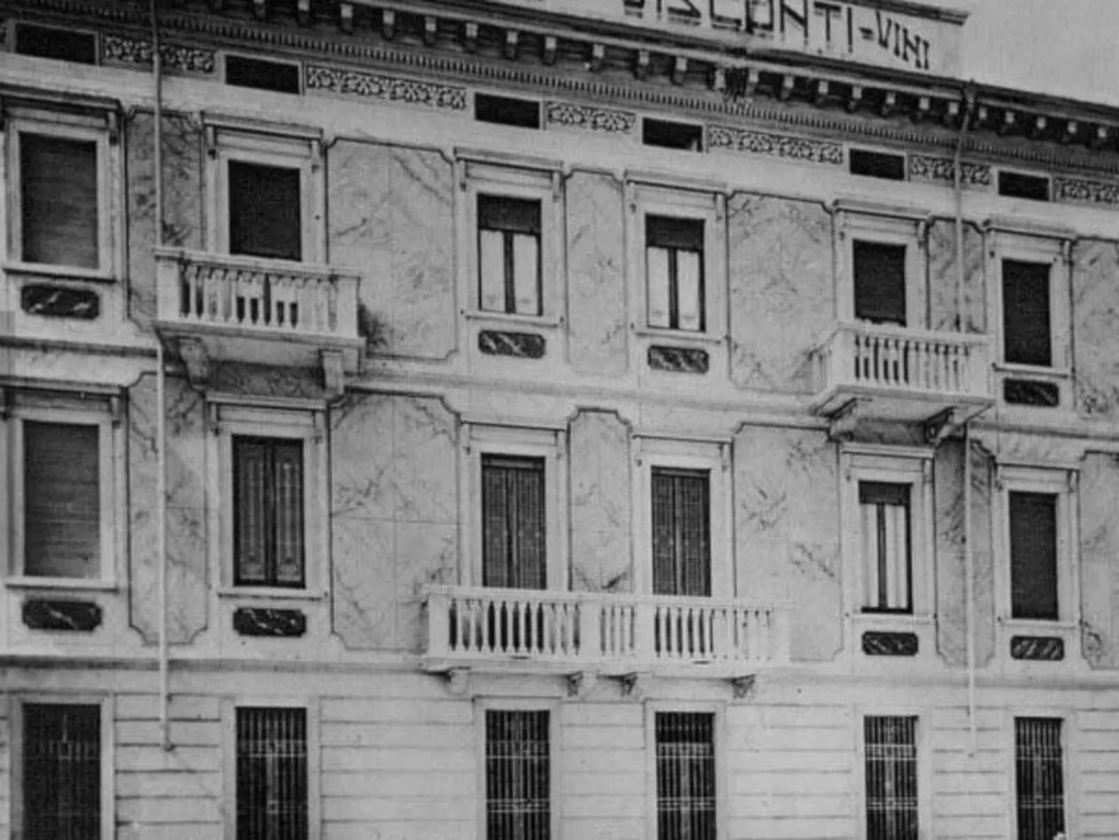 Desenzanoloft Palazzo Visconti-Collo Lungo Giallo - Image-tags.info