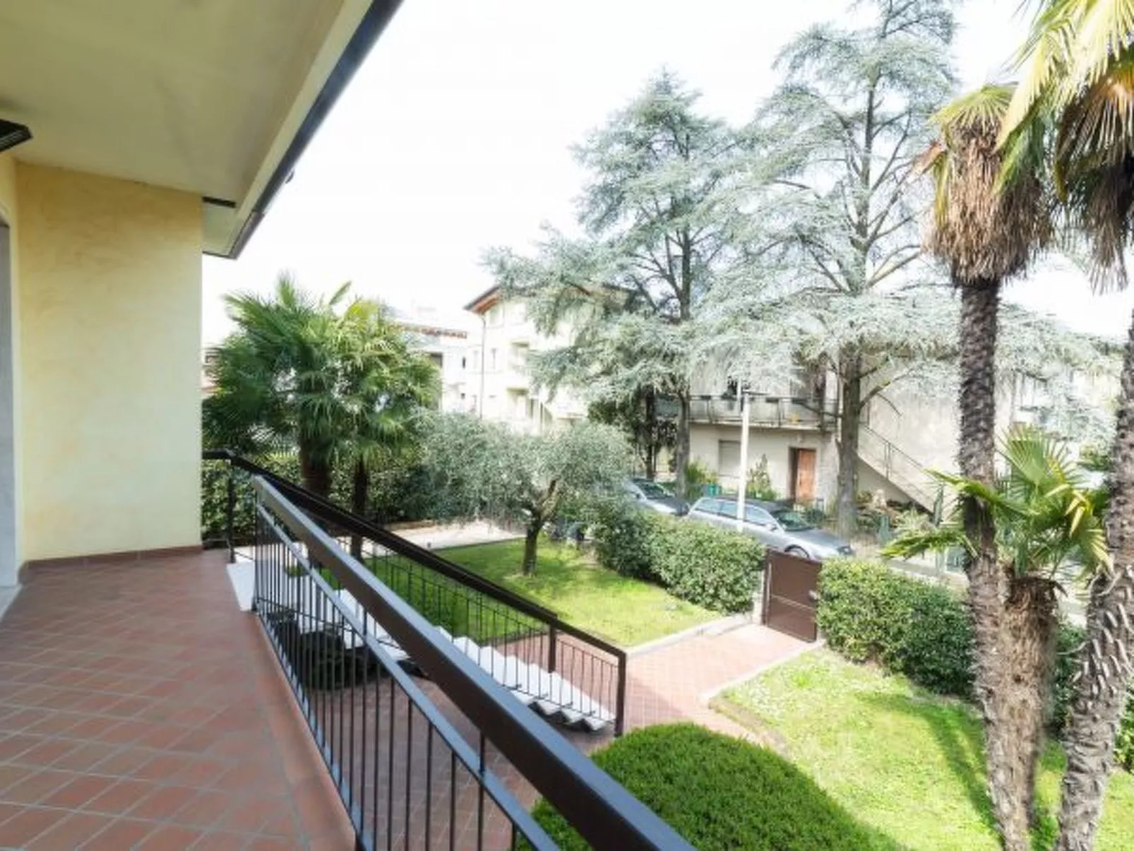 Desenzanoloft Villa Palm Garda Beach - Image-tags.info