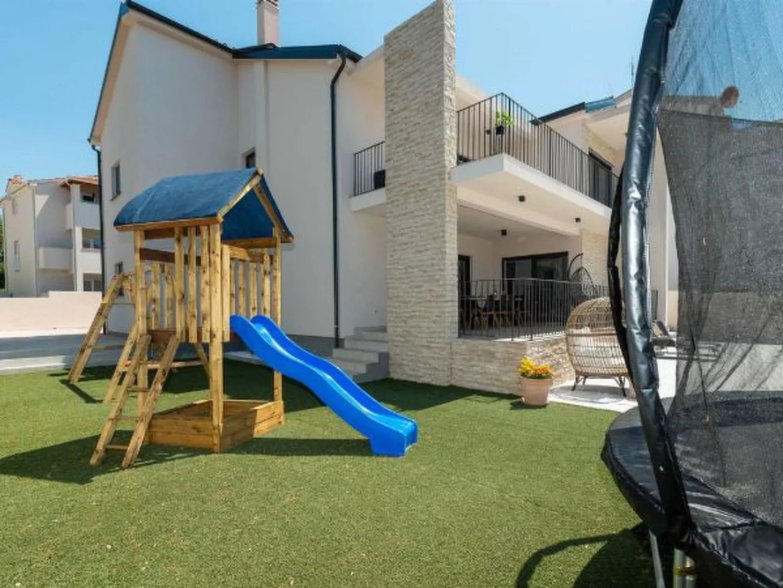 Villa Magale with a pool - Image-tags.info