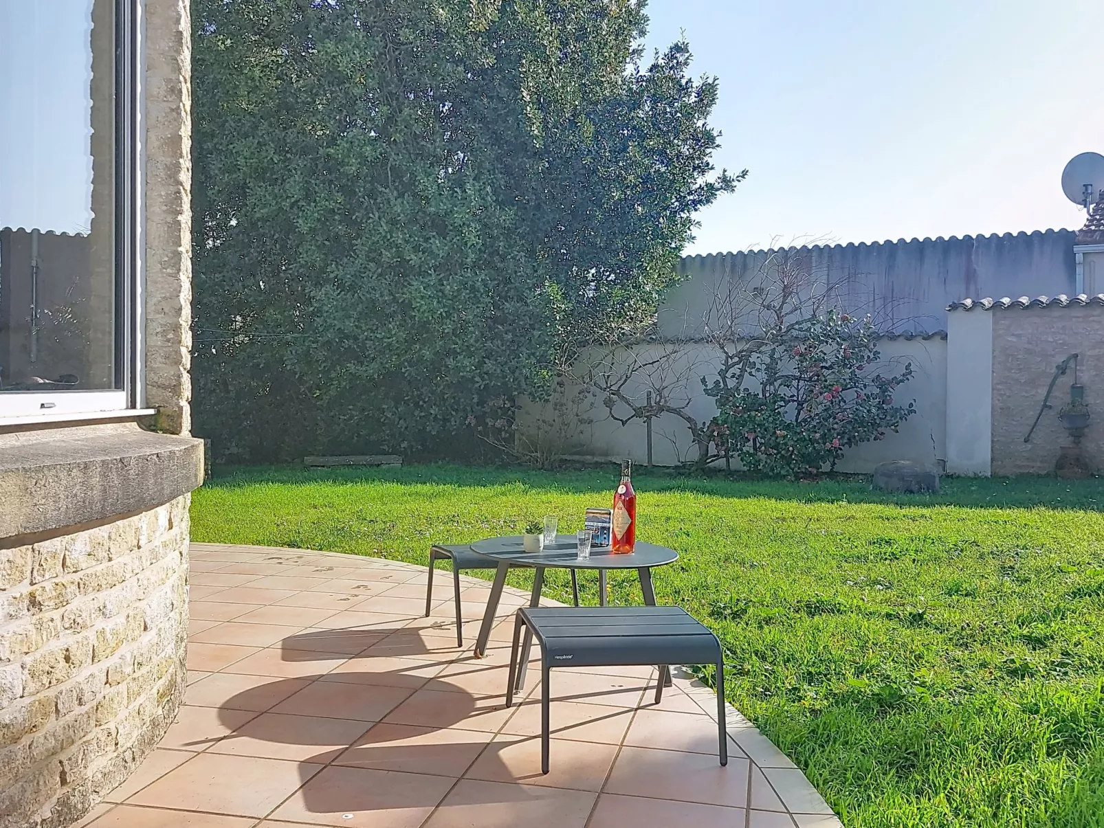 Le Château 3 - Buiten