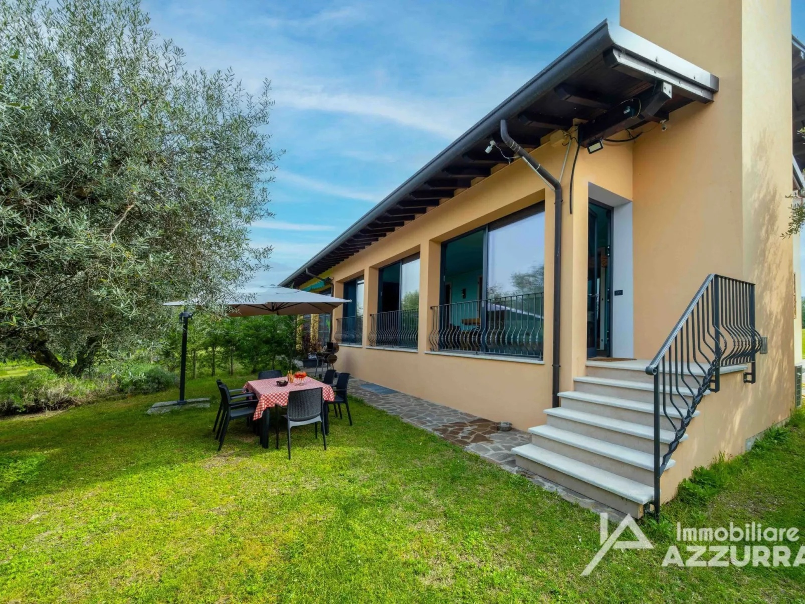 Villa i Roccoli, zwischen Olivenbäumen mit priva - Image-tags.info