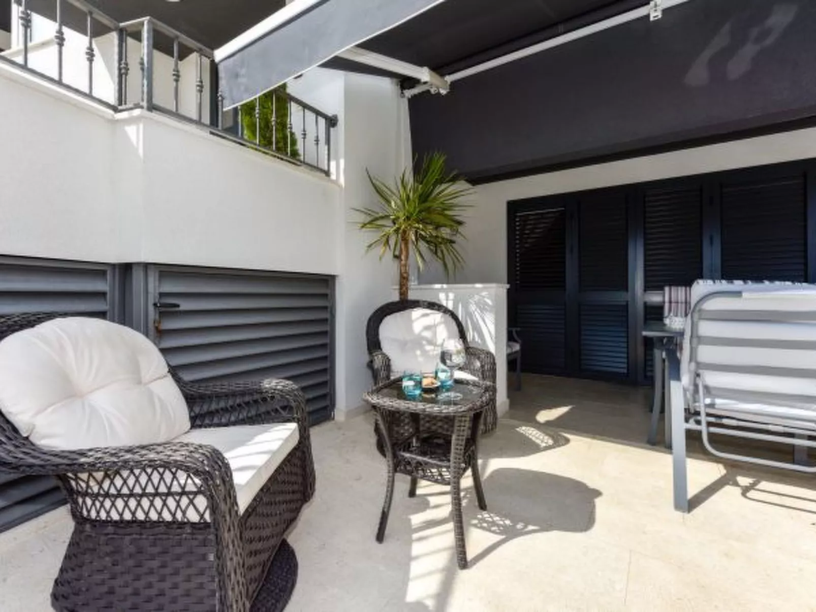 Villa Azzuro with jacuzzi and pool - Image-tags.info