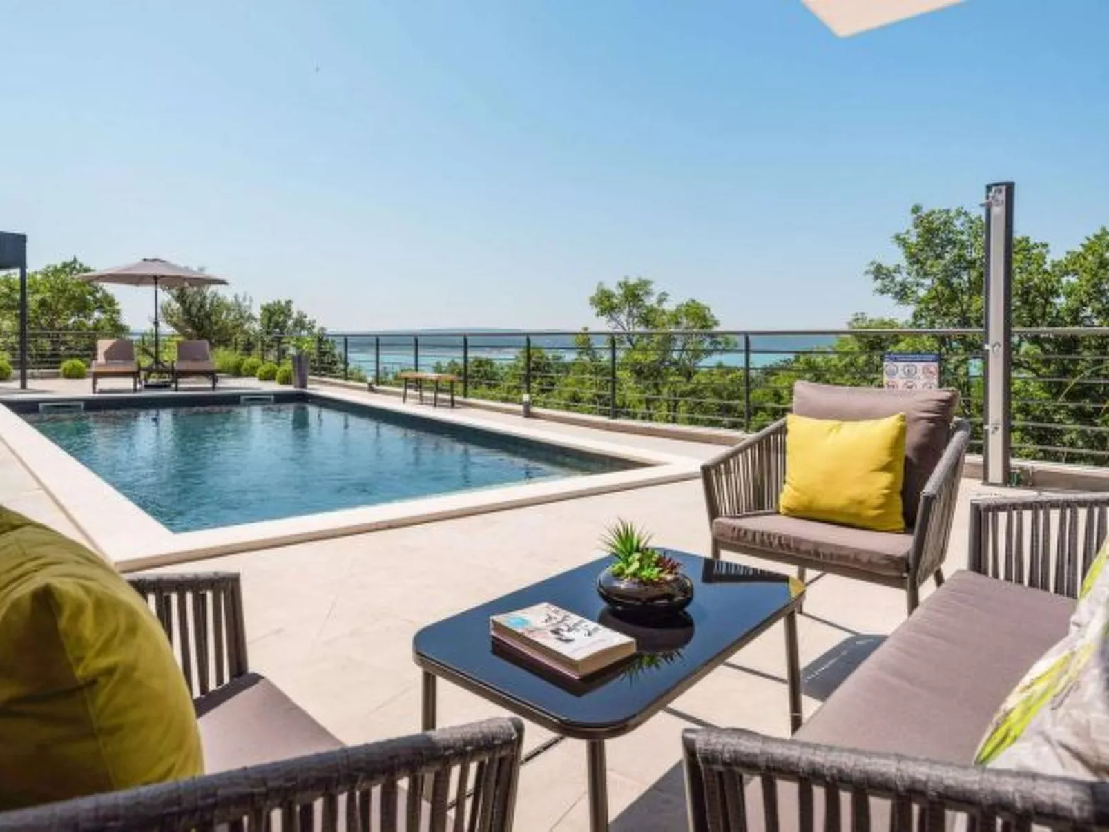 Villa Royal Hill with pool - Image-tags.info