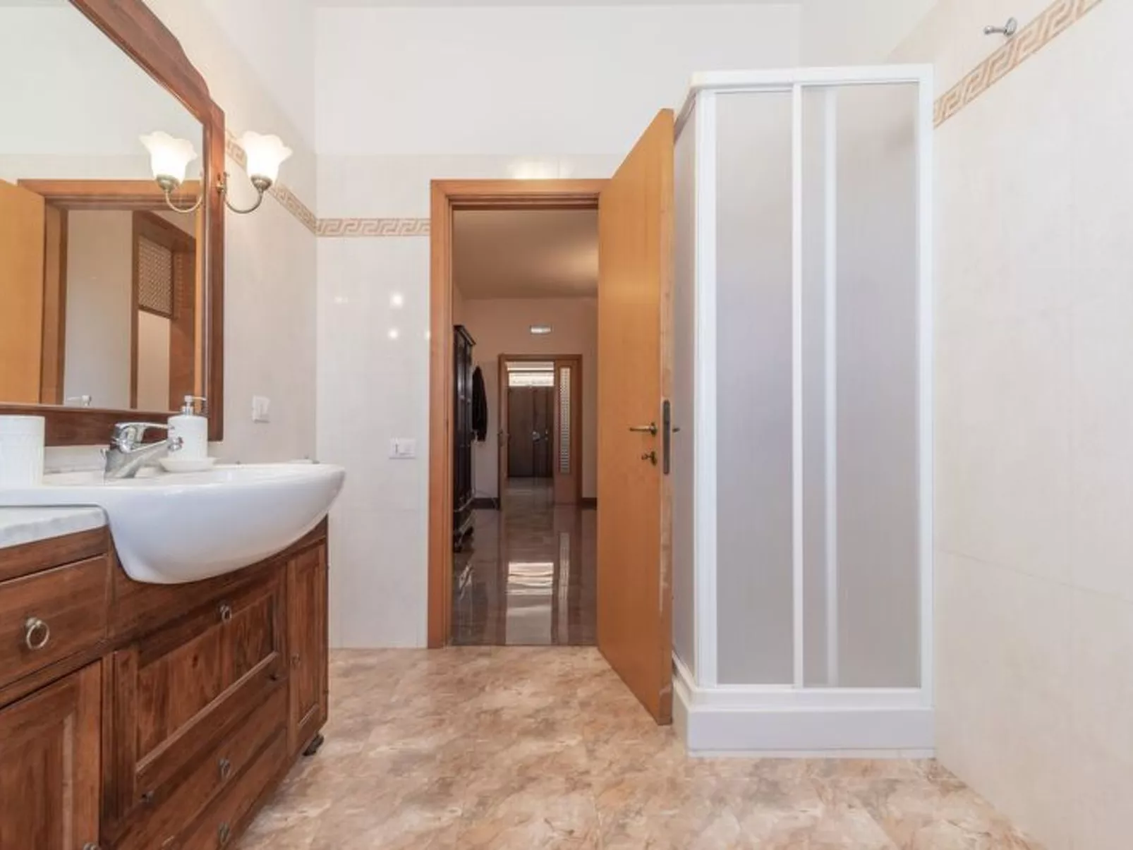 Sunrise Hill Holiday Home - Binnen