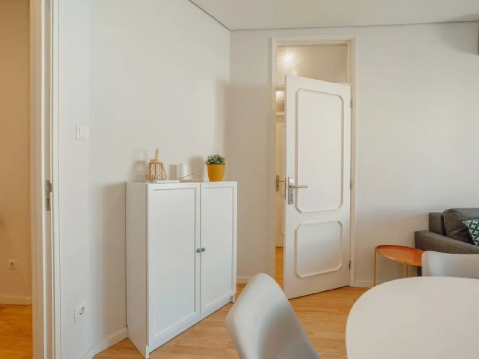 DOWNTOWN DESIGN WITH BALCONY by VACATIONY - Binnen