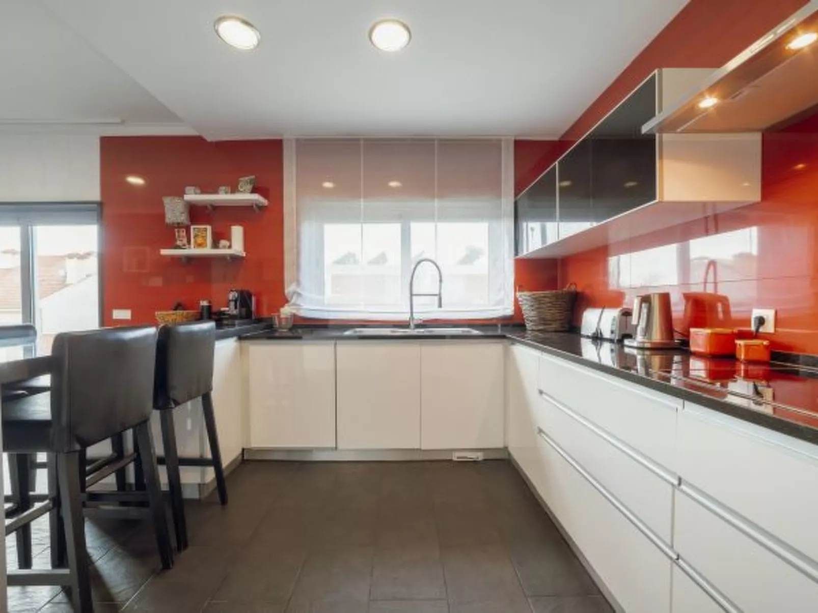 POOL & CINEMA VILLA by VACATIONY - Binnen