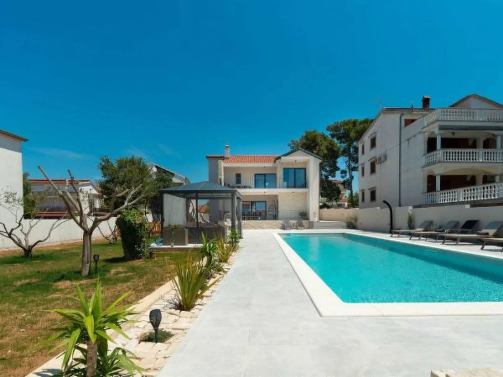 Villa Magale with a pool - Image-tags.info