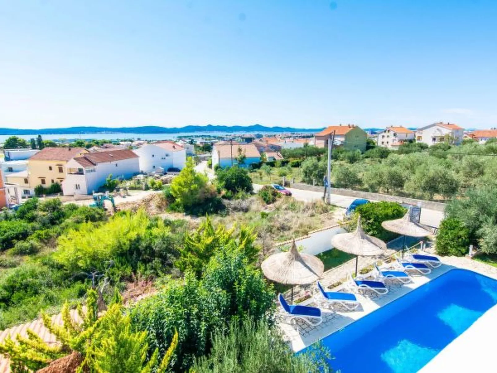 Villa Annamaria with large pool, Zadar - Image-tags.info