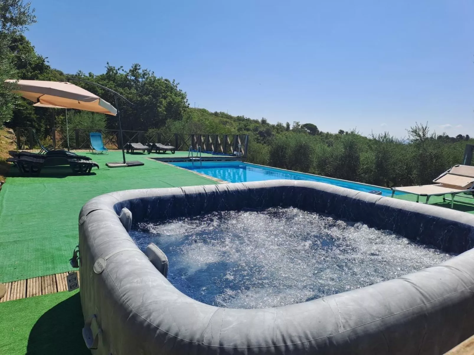 Le Corniole mit Pool, Jacuzzi und Grill - Image-tags.info
