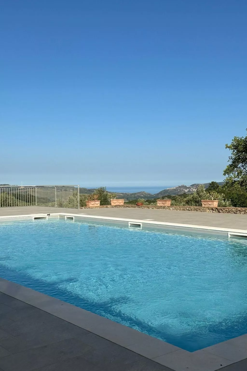 Tolles Reihenhaus im Olivenhain - Buiten