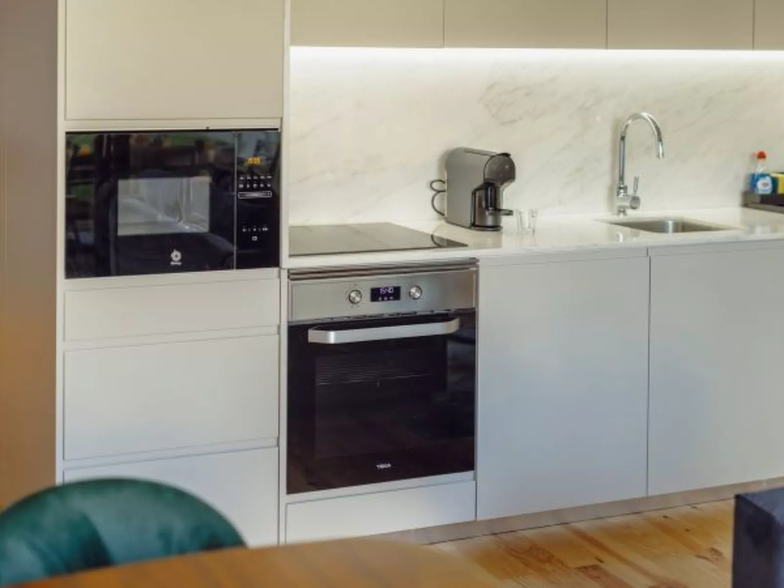 LEGACY OPORTO PREMIUM APARTMENT B by VACATIONY - Binnen