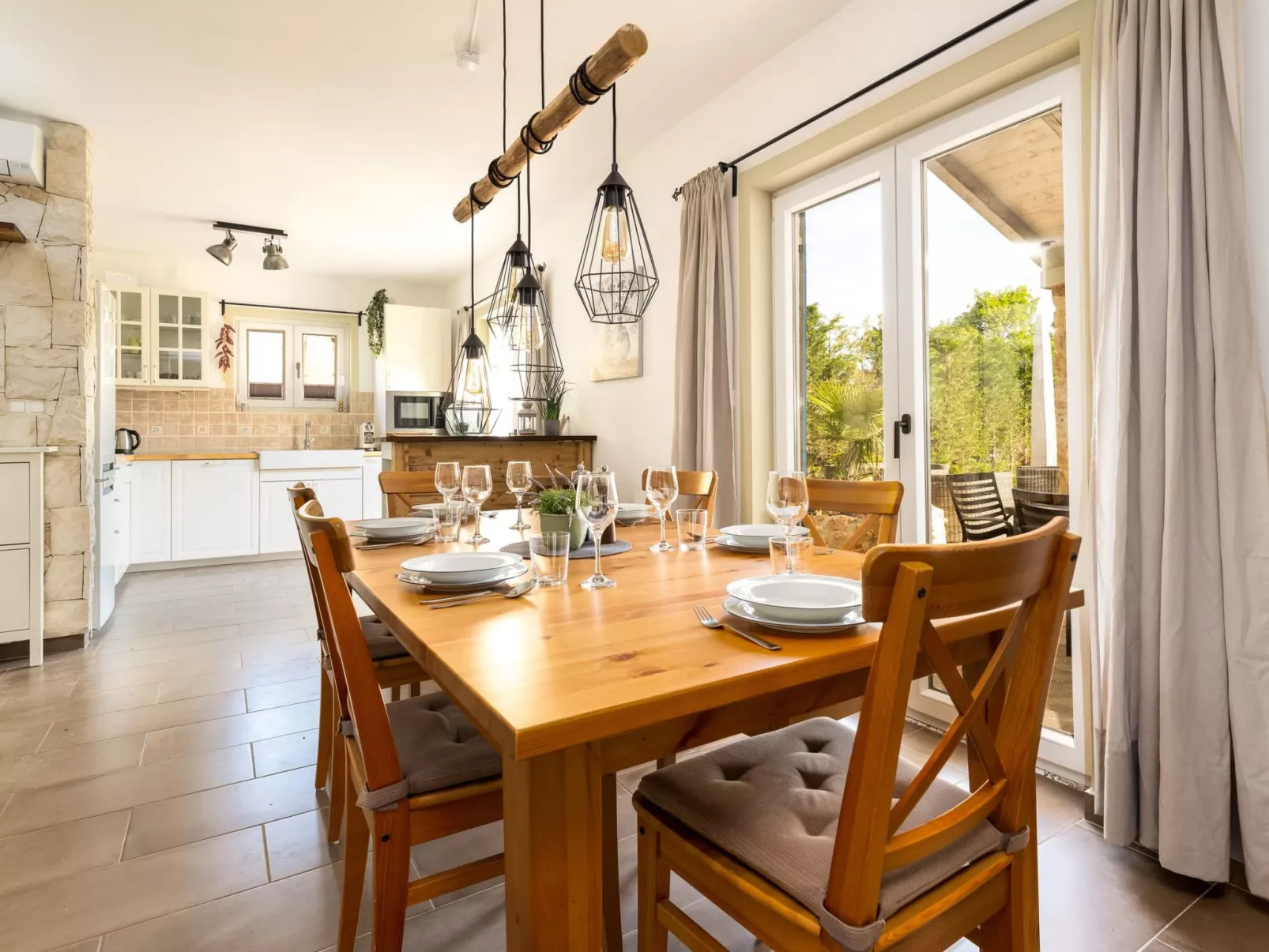 Eine luxuriöse Villa "Maslina" mit Pool und Grill - Binnen