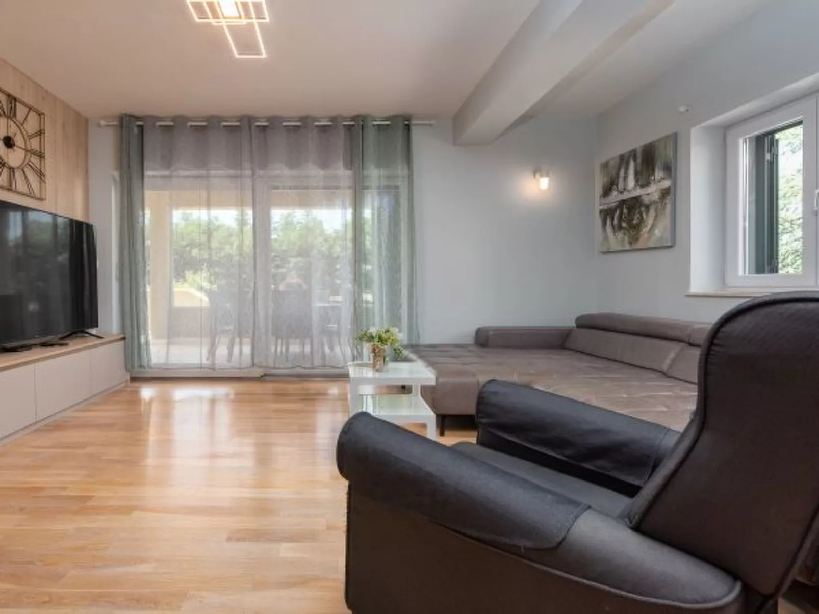 Great Villa Field Hills with sauna and jacuzzi - Image-tags.info