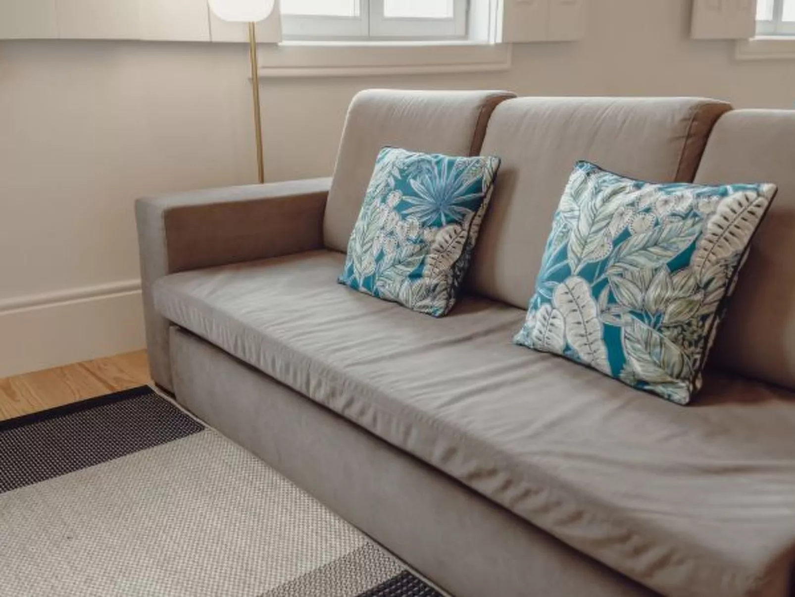 DOWNTOWN CLERIGOS with RIVER VIEW by VACATIONY - Binnen