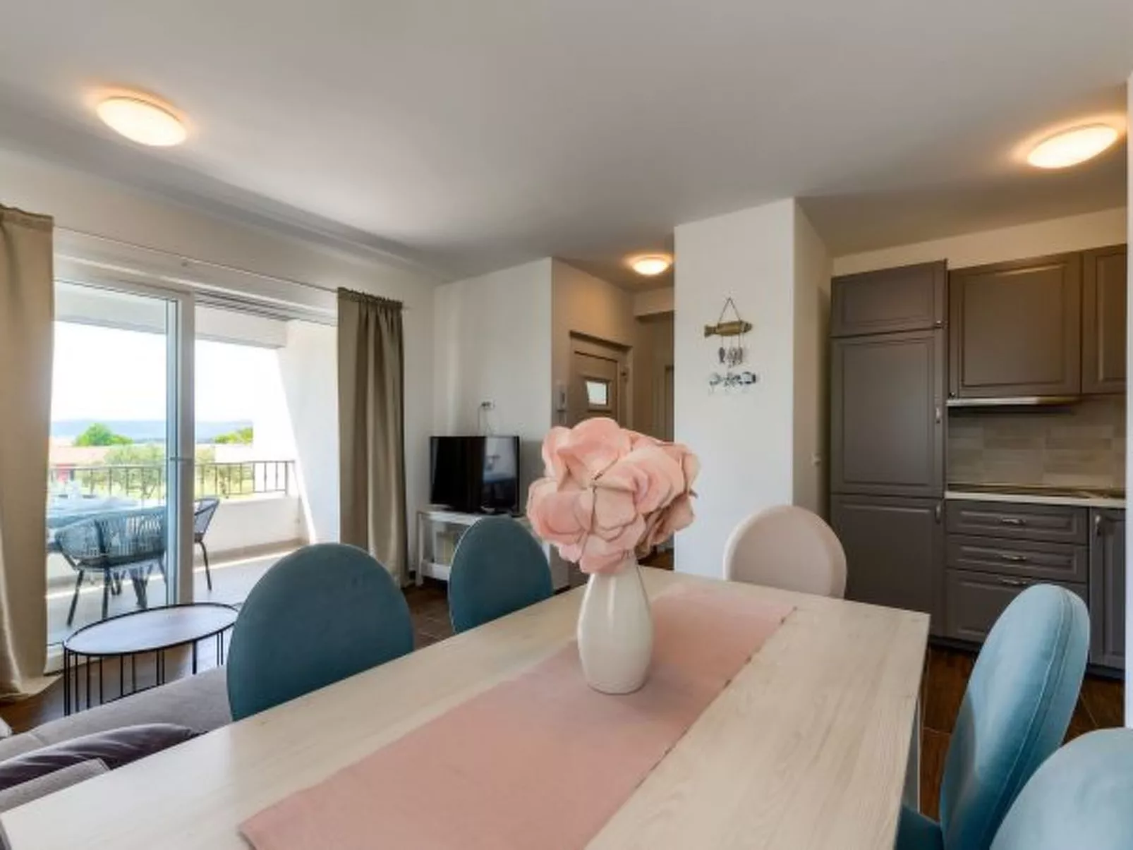 Villa Azzuro with jacuzzi and pool - Image-tags.info