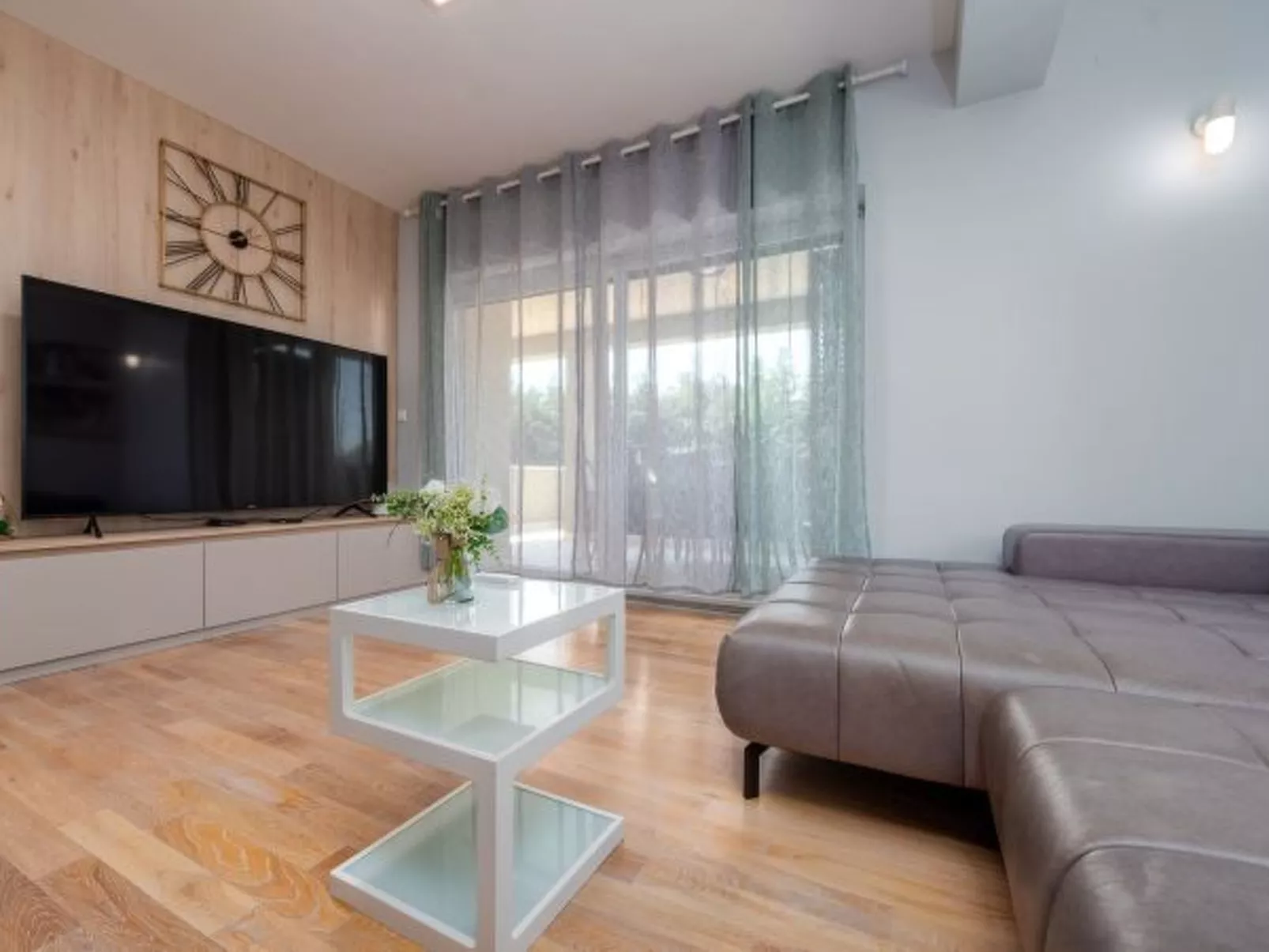 Great Villa Field Hills with sauna and jacuzzi - Image-tags.info