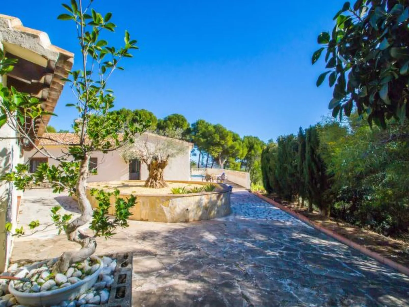 Villa Moskoa - PlusHolidays - Image-tags.info