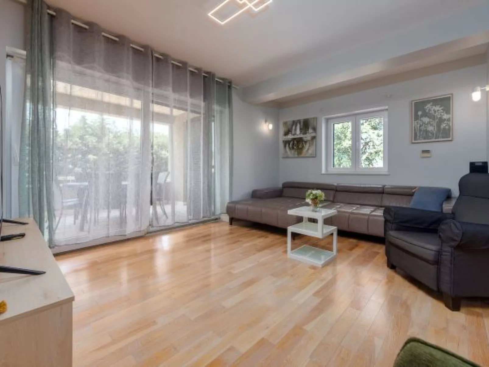 Great Villa Field Hills with sauna and jacuzzi - Image-tags.info