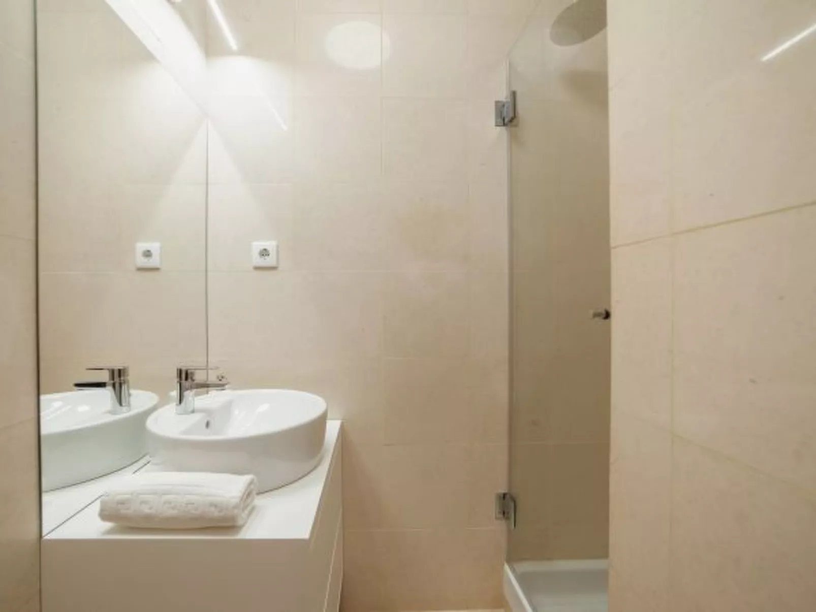 CITY CENTER GRAND SEA VIEW TERRACE by VACATIONY - Binnen