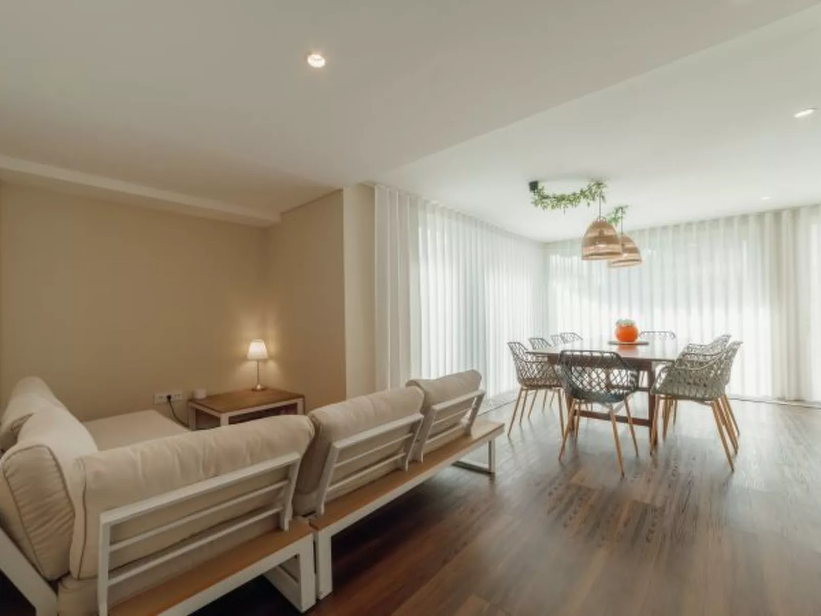 POOL & CINEMA VILLA by VACATIONY - Binnen