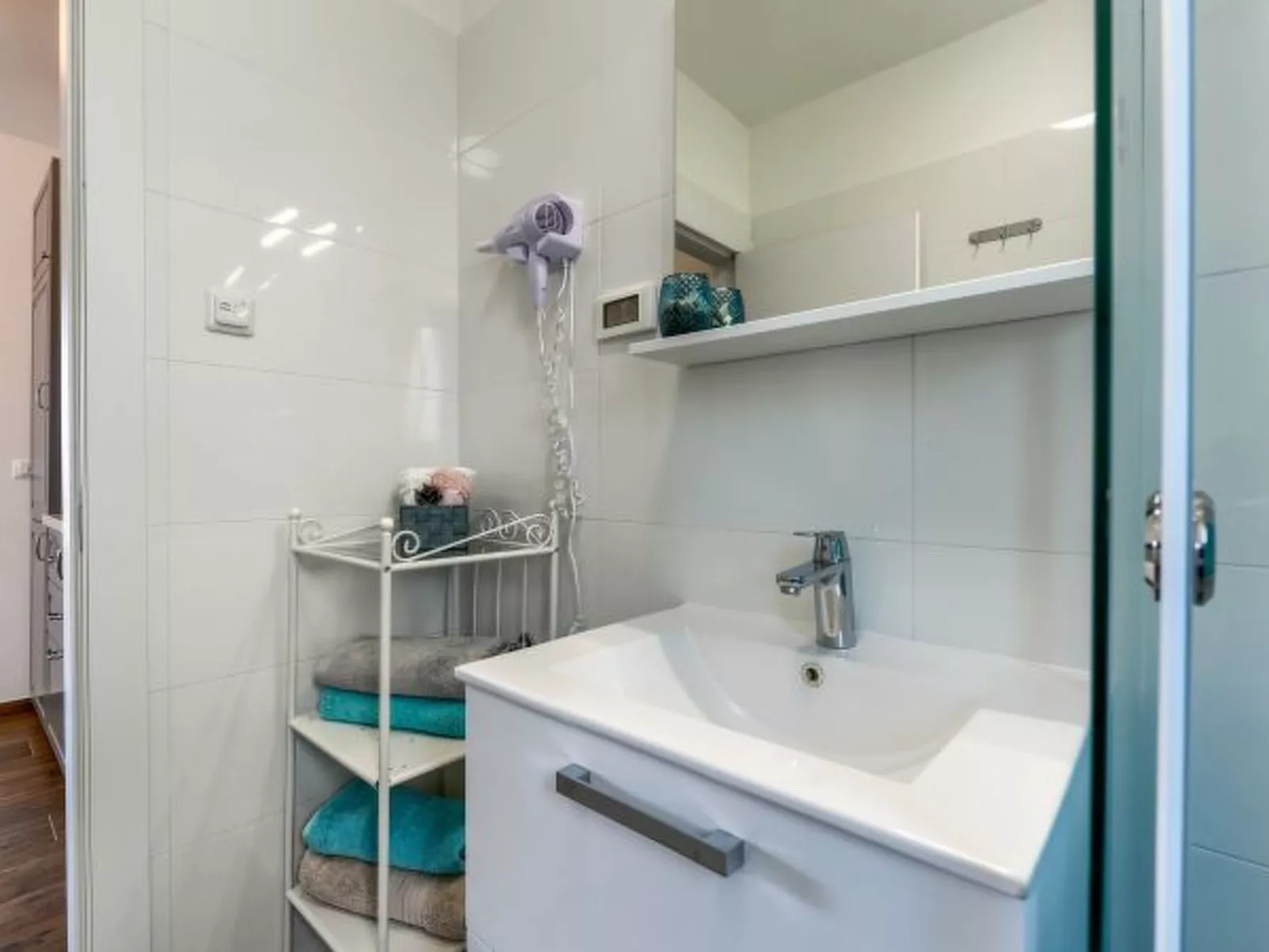 Villa Azzuro with jacuzzi and pool - Image-tags.info