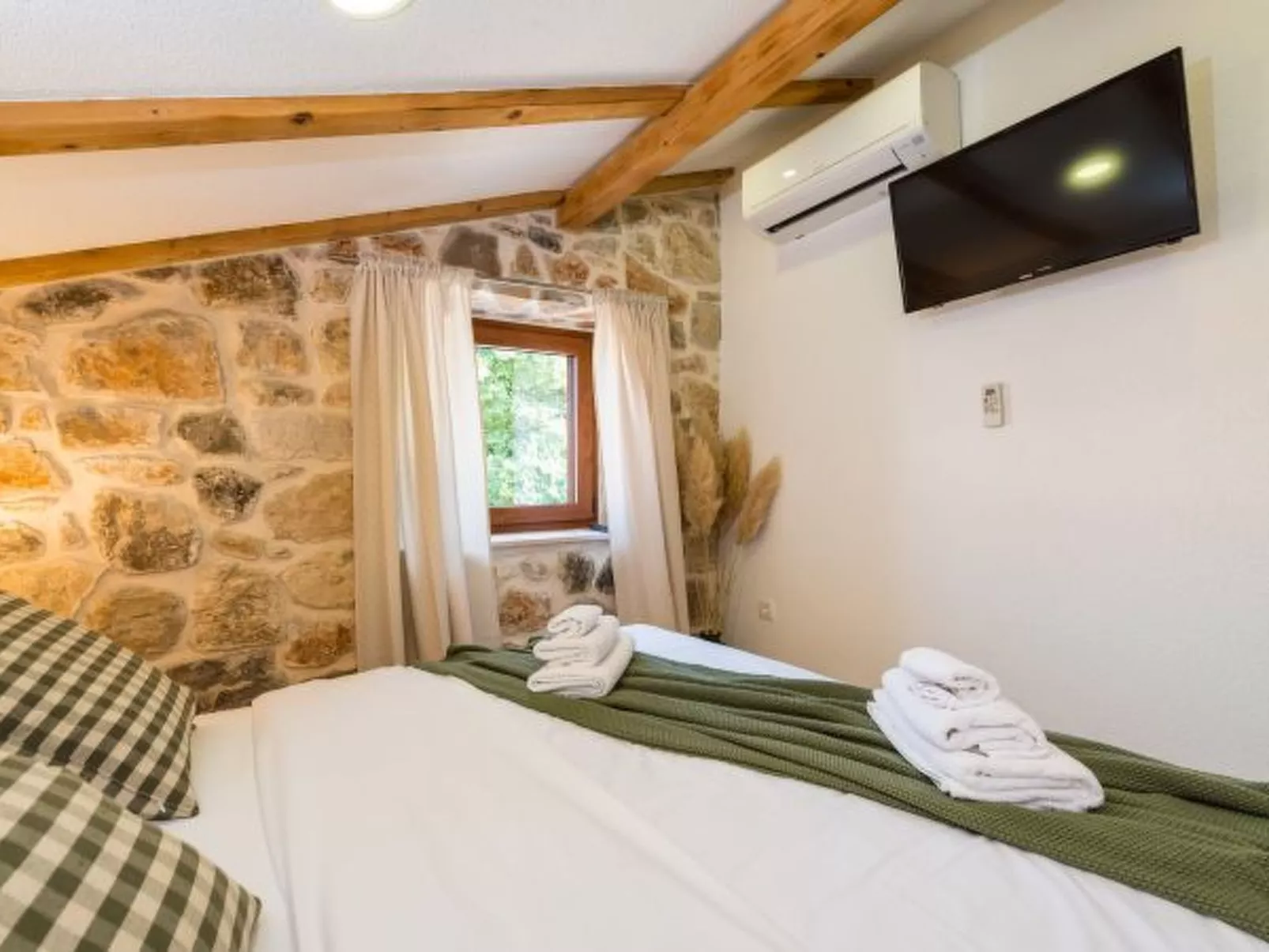 Villa Miandri with heated pool - Image-tags.info