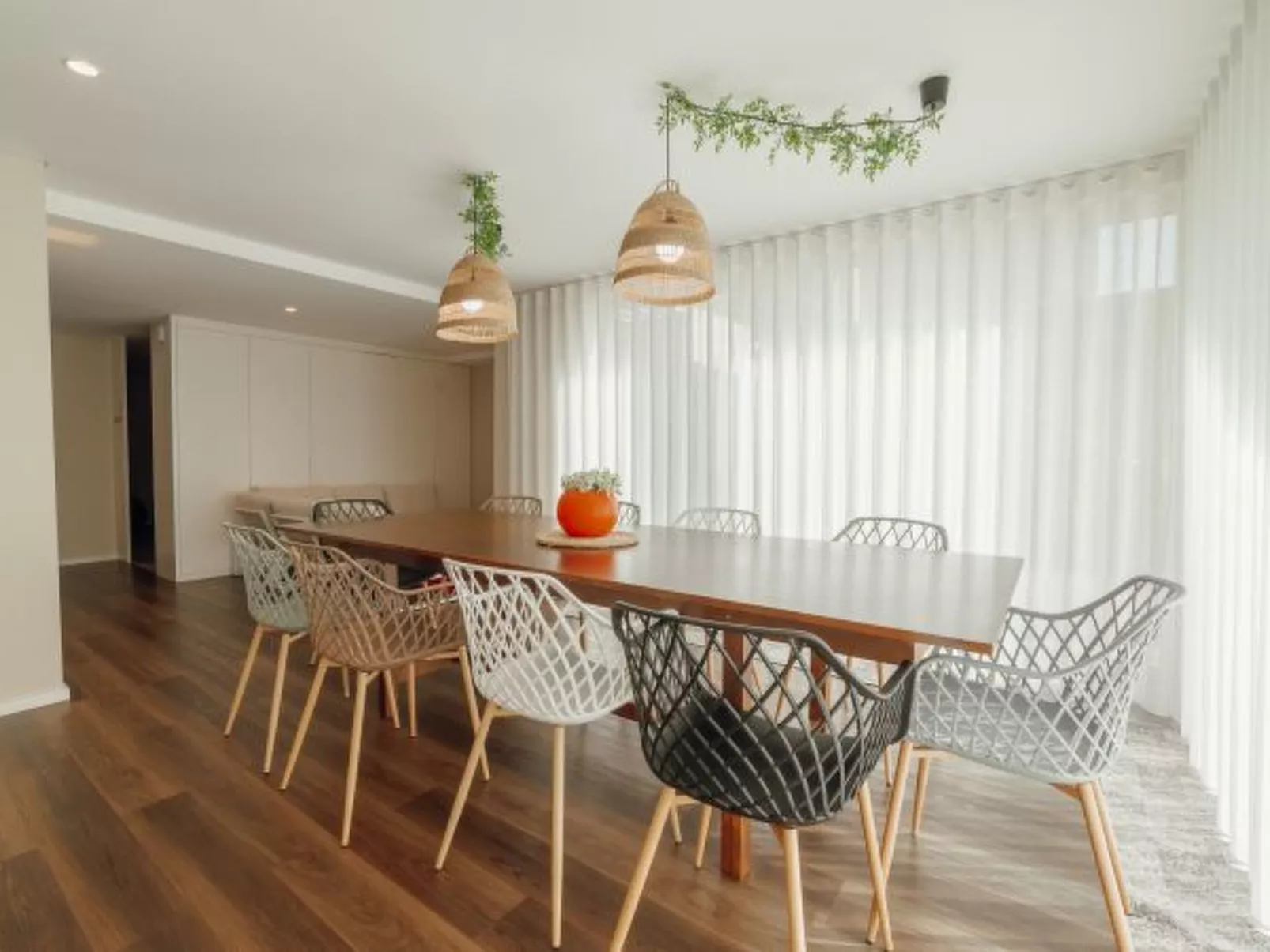 POOL & CINEMA VILLA by VACATIONY - Binnen