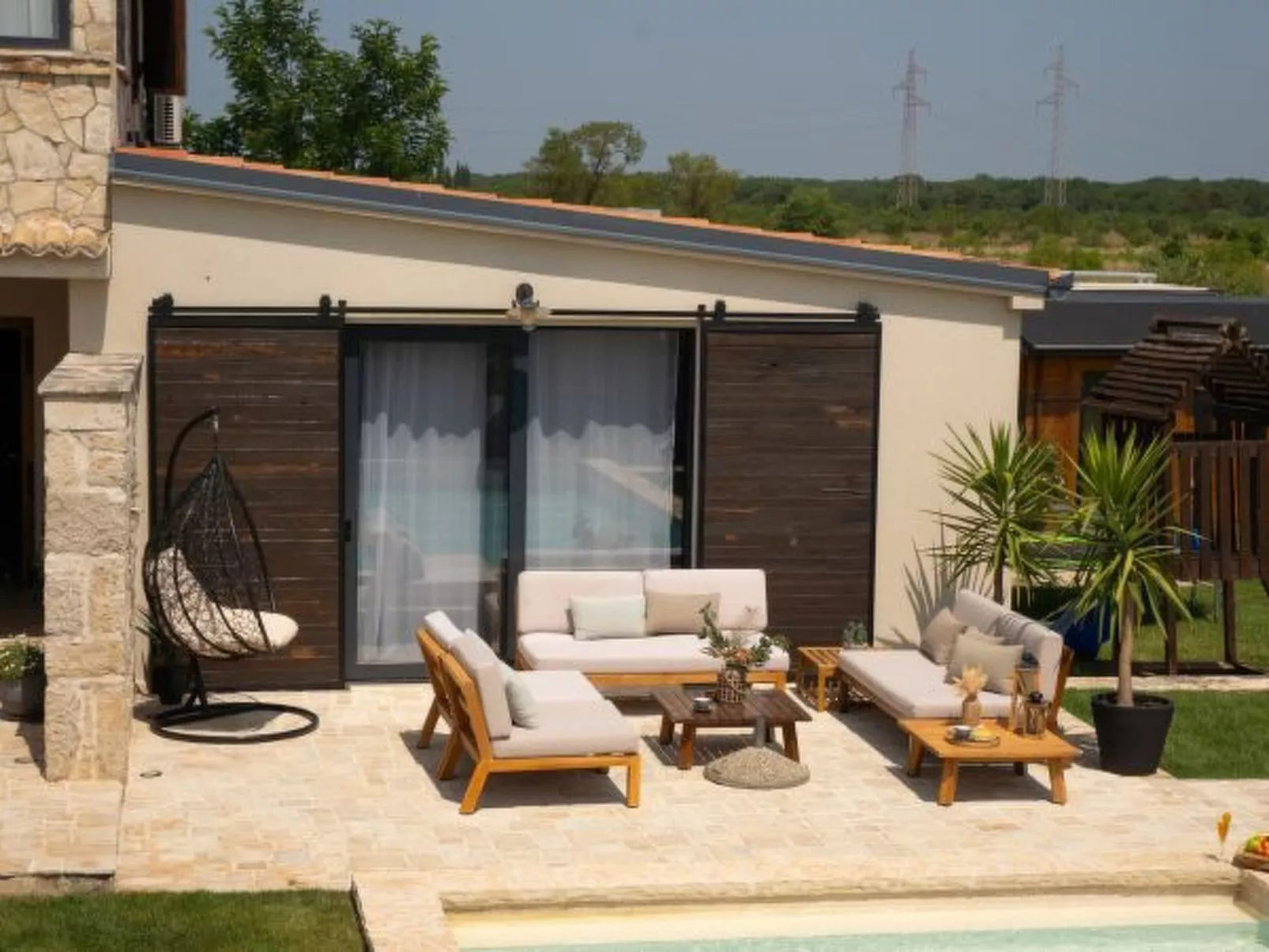 Villa Royal with heated pool - Image-tags.info