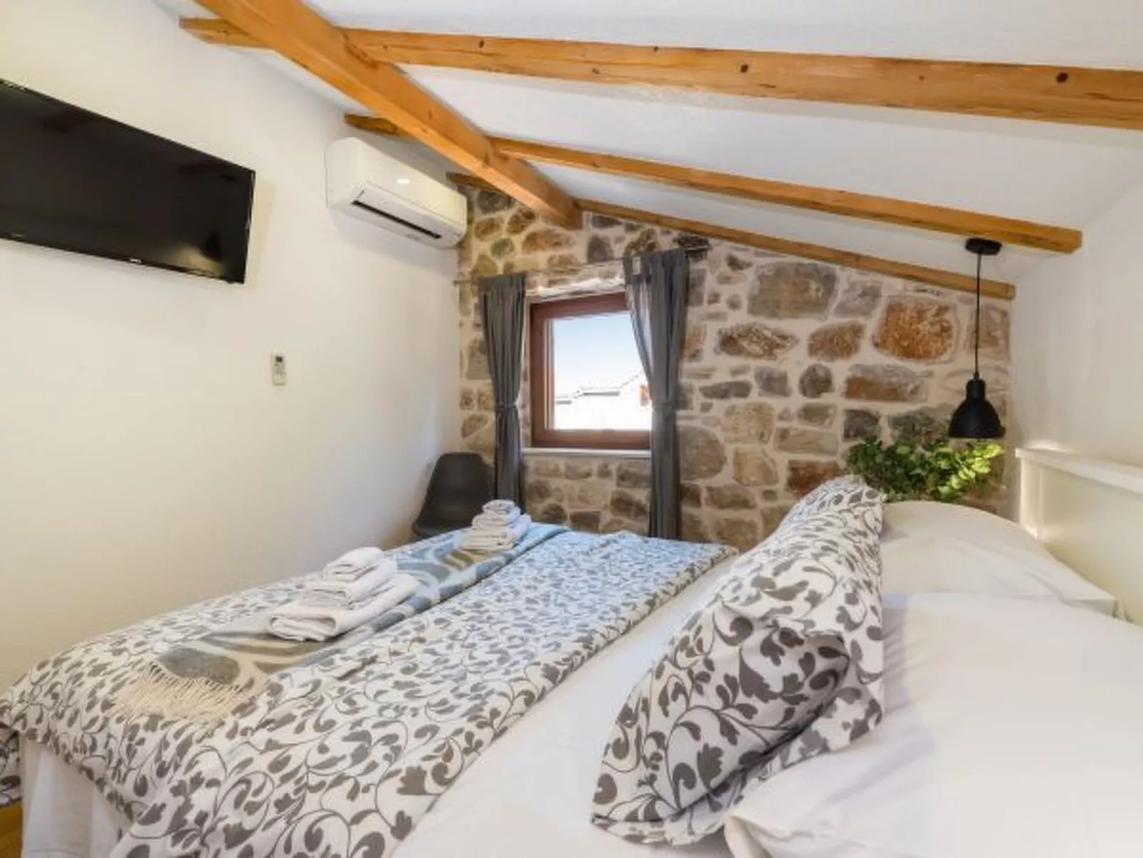 Villa Miandri with heated pool - Image-tags.info