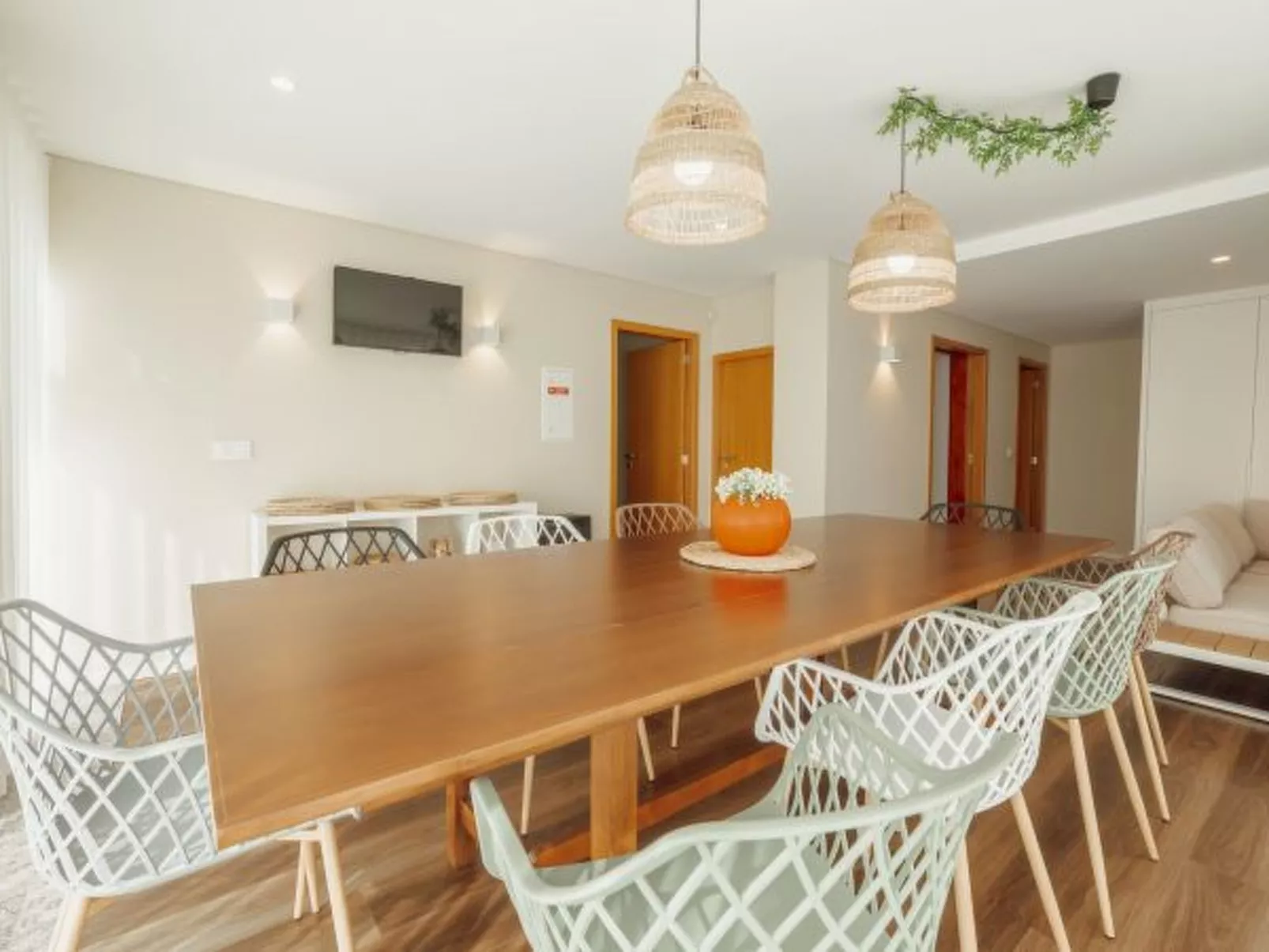 POOL & CINEMA VILLA by VACATIONY - Binnen