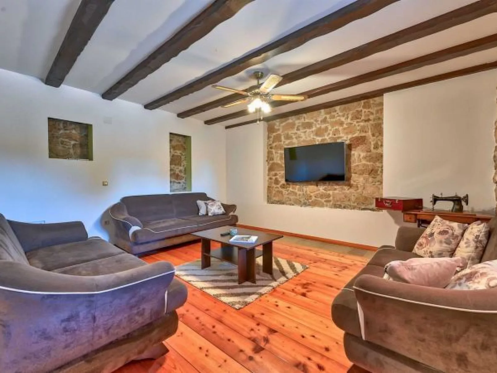 Villa Jacassa with heated pool and jacuzzi - Image-tags.info