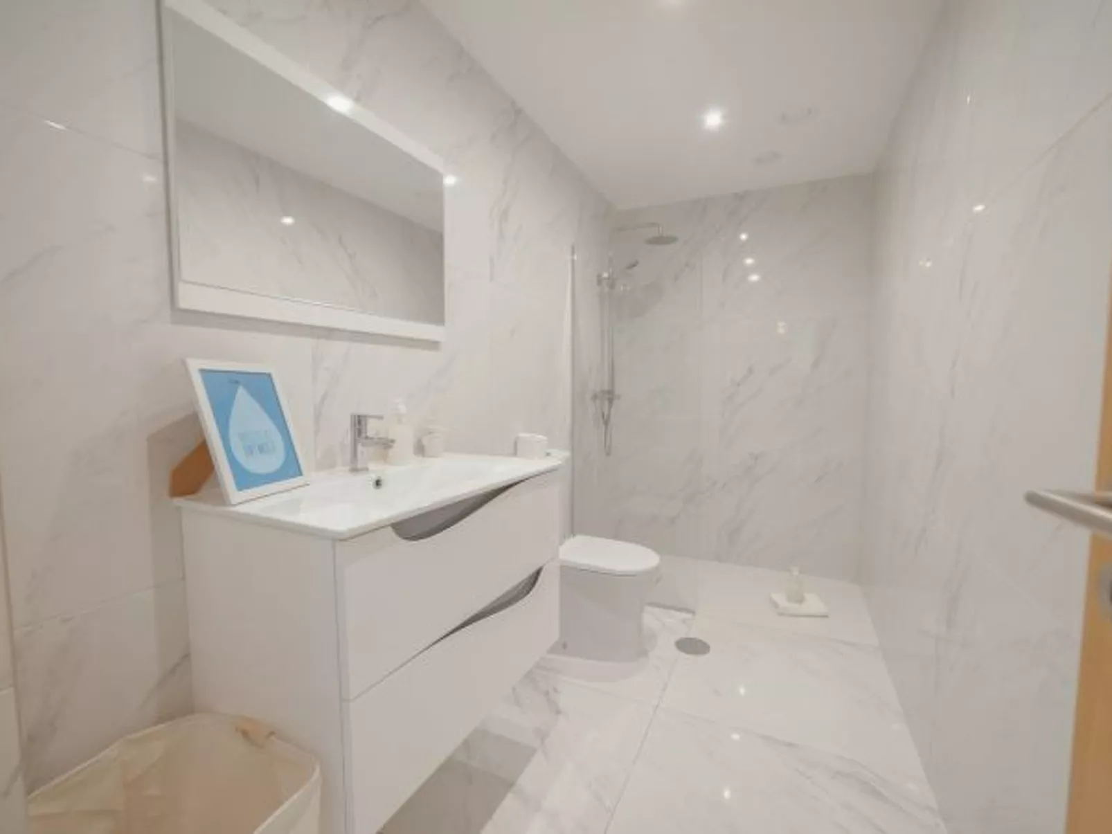 POOL & CINEMA VILLA by VACATIONY - Binnen