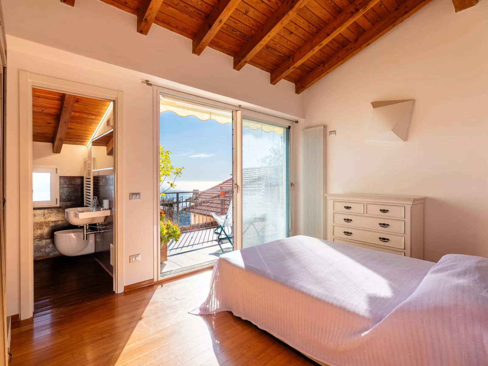 Terrazza con glicine - Binnen