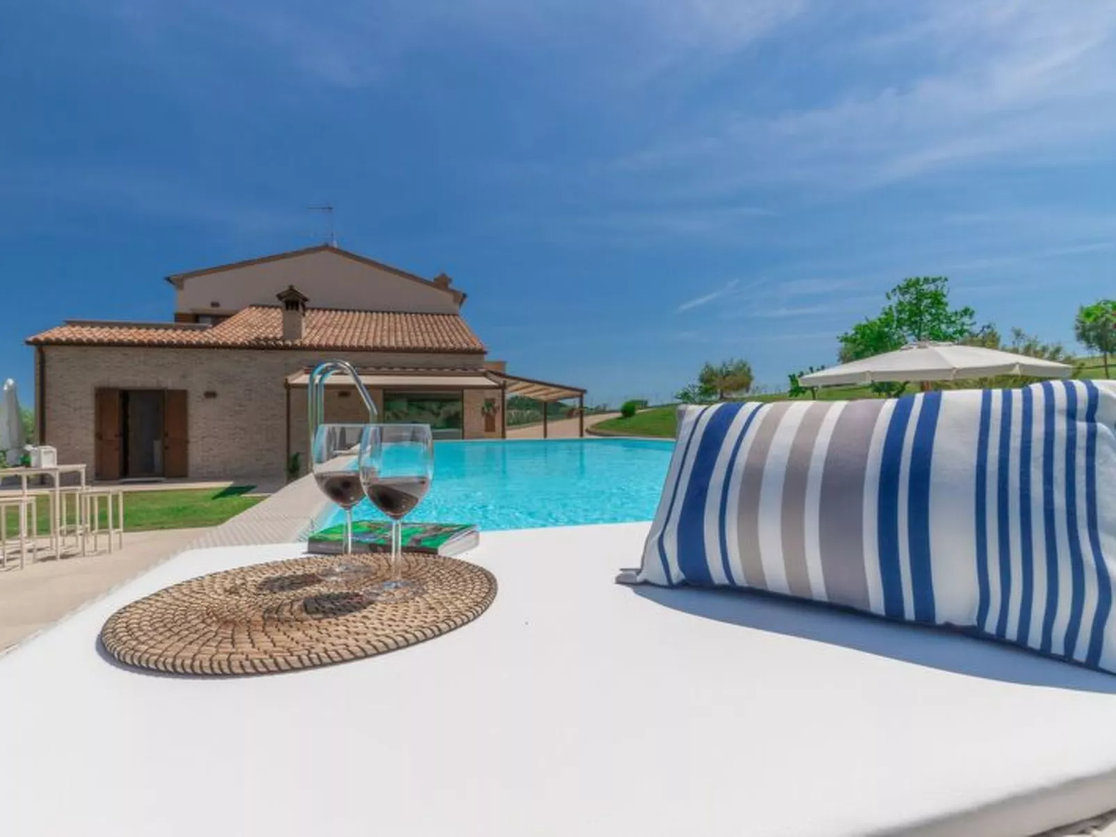 Villa Clair - Buiten