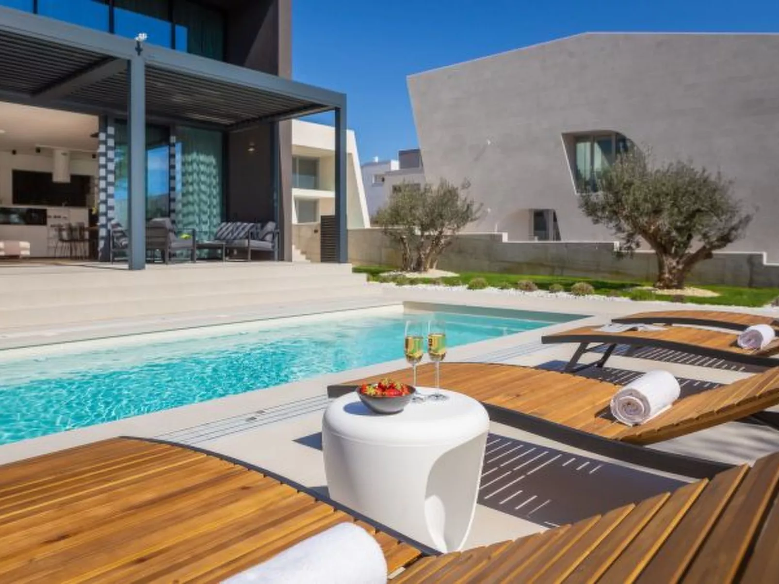 Villa Acacia with heated pool - Image-tags.info