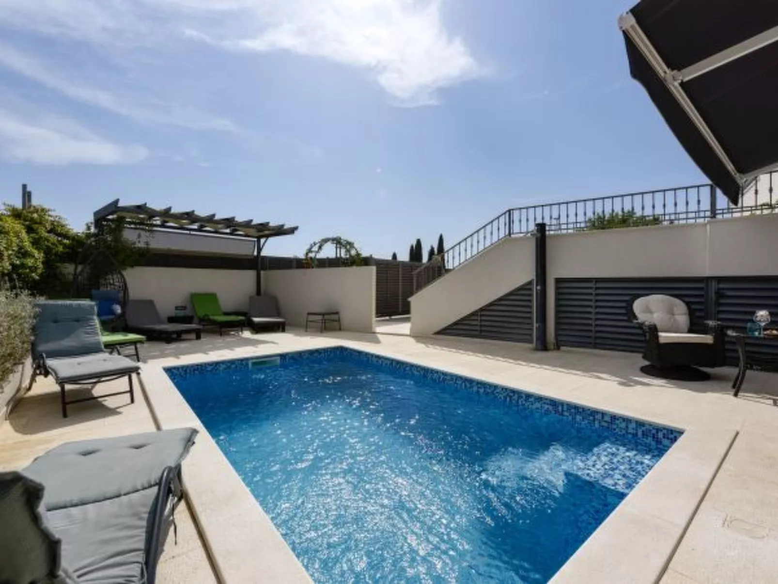 Villa Azzuro with jacuzzi and pool - Image-tags.info