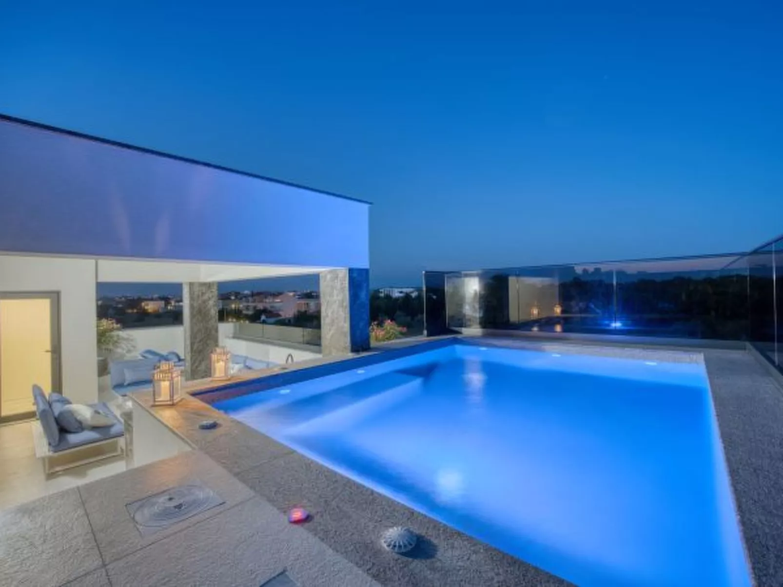 Villa Elena with two pools and spa - Image-tags.info