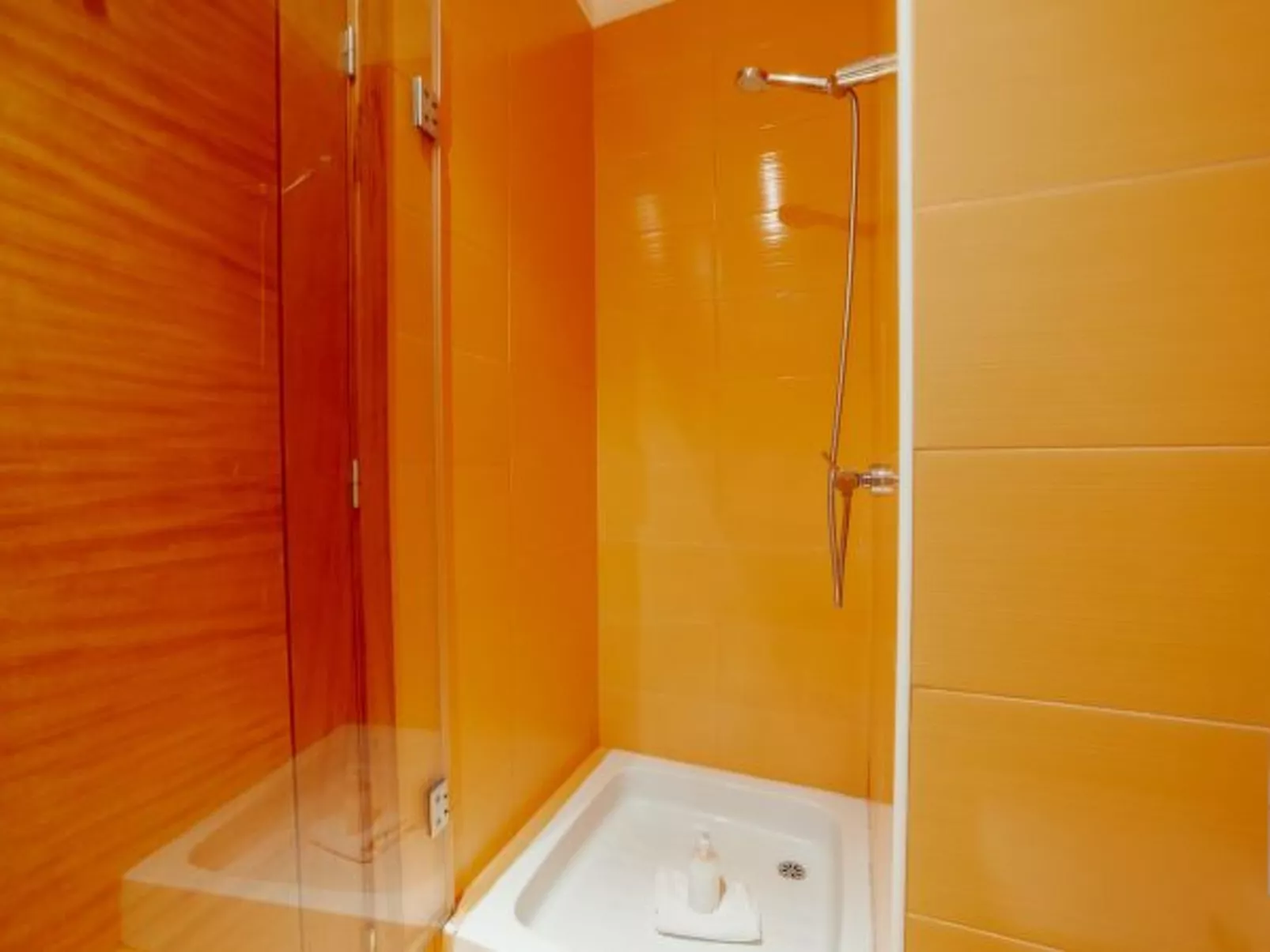 POOL & CINEMA VILLA by VACATIONY - Binnen