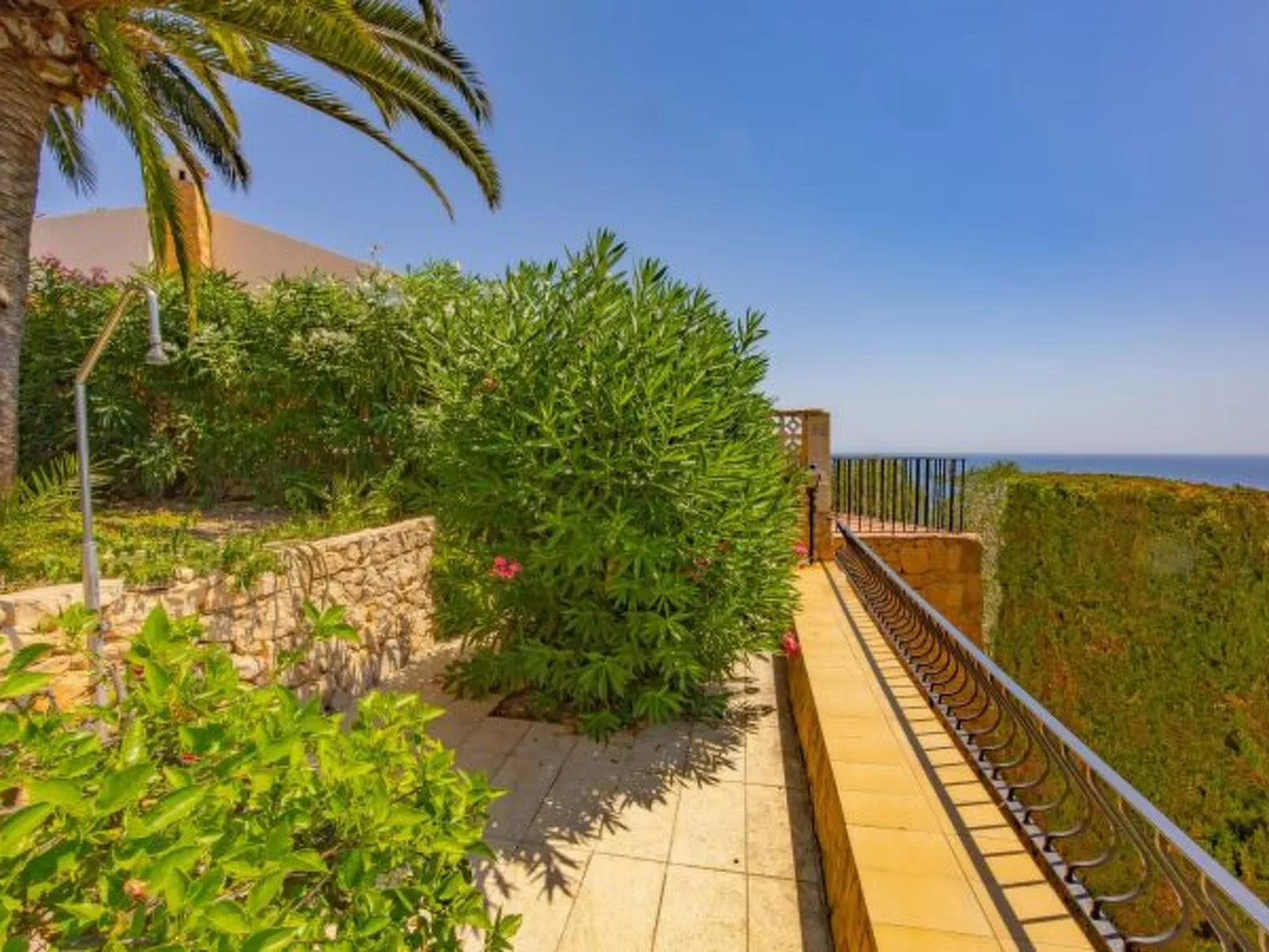 Villa Quimera - PlusHolidays - Image-tags.info