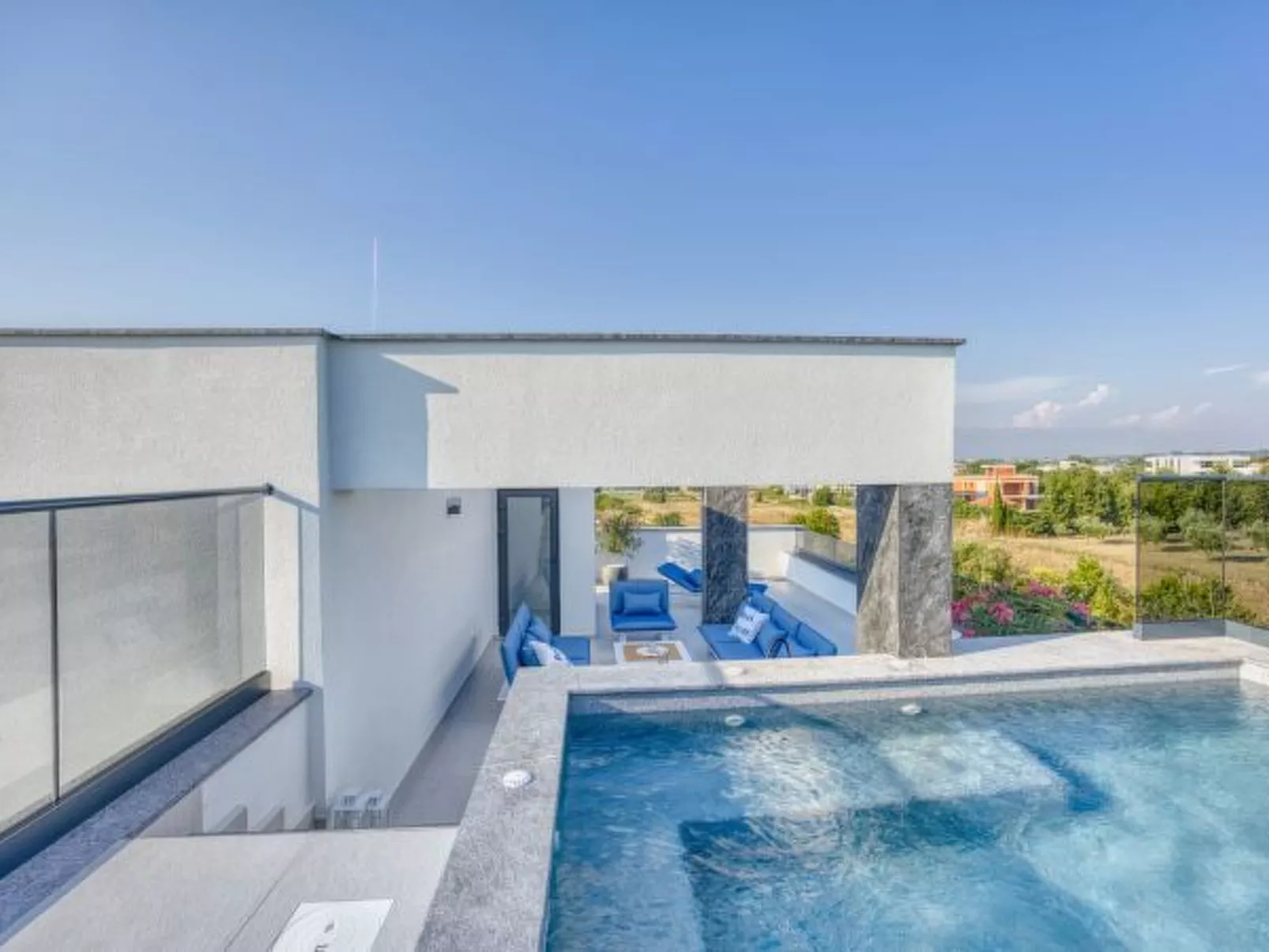 Villa Elena with two pools and spa - Image-tags.info