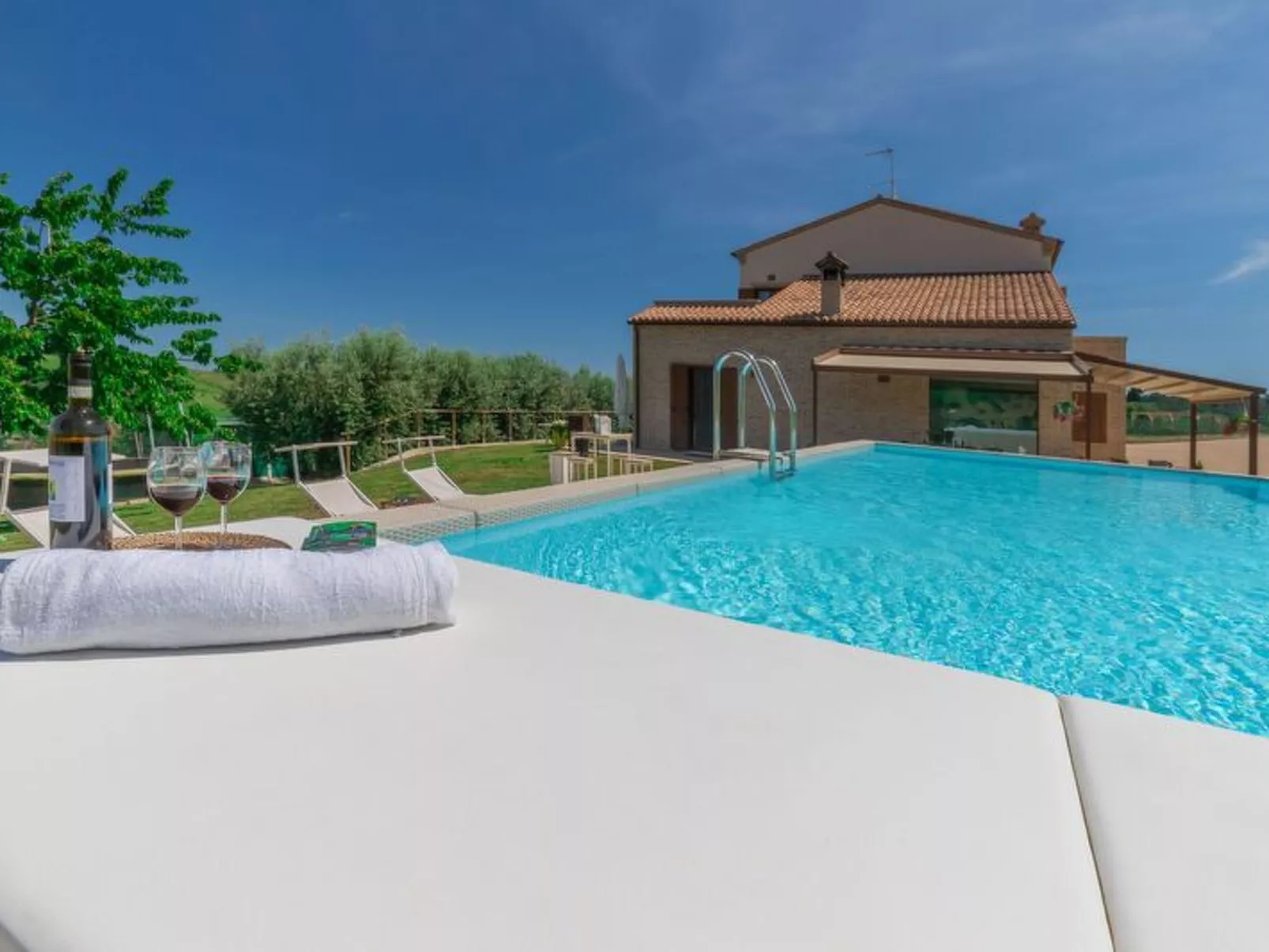 Villa Clair - Buiten