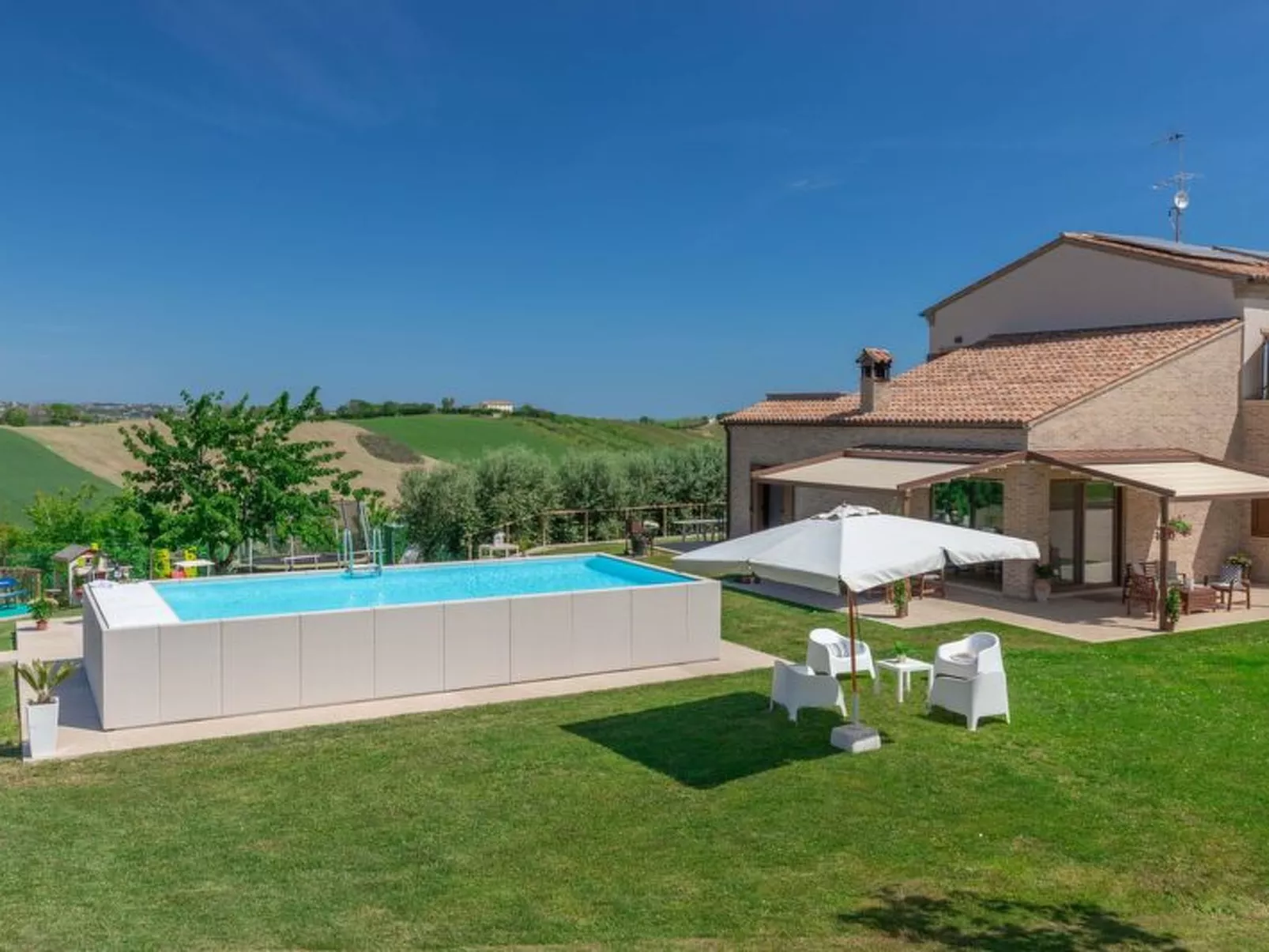 Villa Clair - Buiten