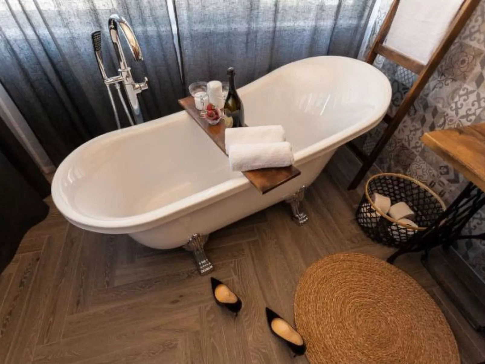 Villa Royal with heated pool - Image-tags.info